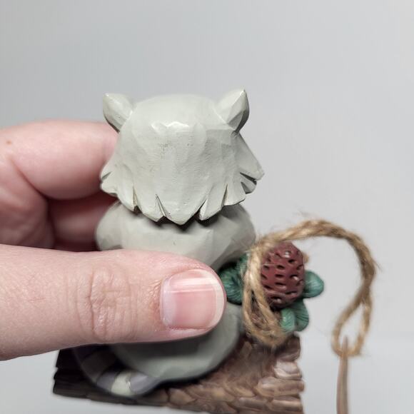 JIM SHORE Figurine WHITE WOODLAND RACCOON PINECONE Holly Tree Wild Forest - Picture 3 of 5